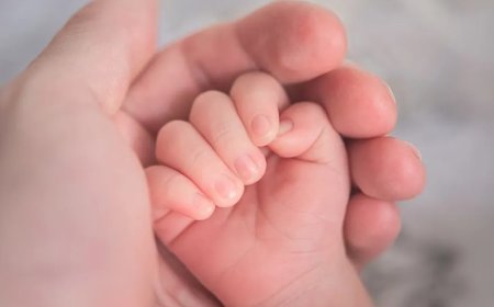 Danimarka'da Skandal Karar: Geçmişte İstismar Mağduru Olan Annenin Bebeğine "Travması Var" Gerekçesiyle El Konuldu