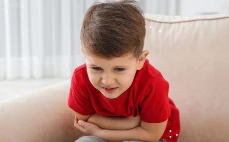 Çocuklarda karın ağrısı: Bu 10 belirti acil değerlendirme gerektiriyor
