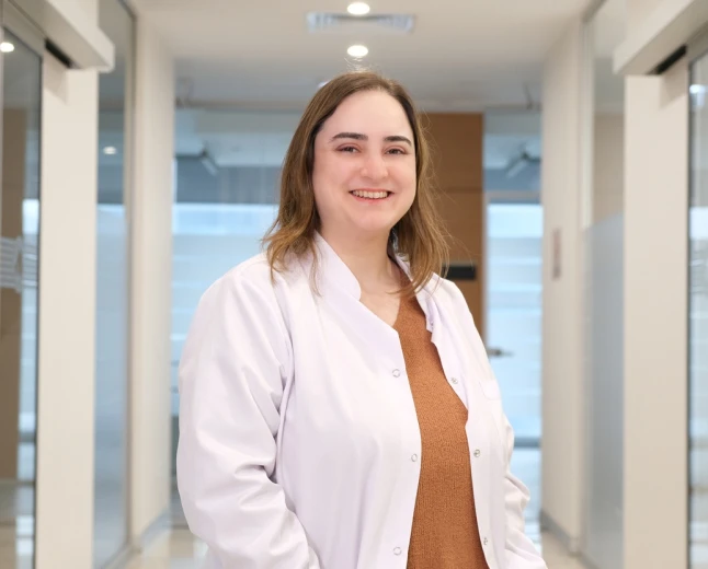 Süt dişi zamanında düşmüyorsa erken takip ve doğru planlama şarttır